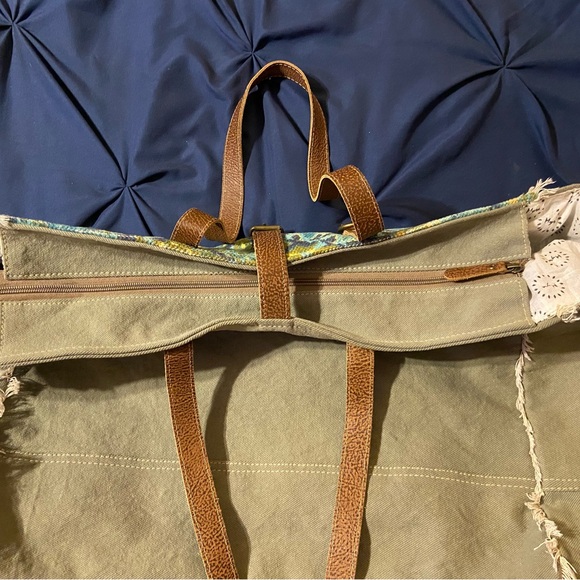 Myra Large Canvas Weekender Bag - Picture 6 of 8